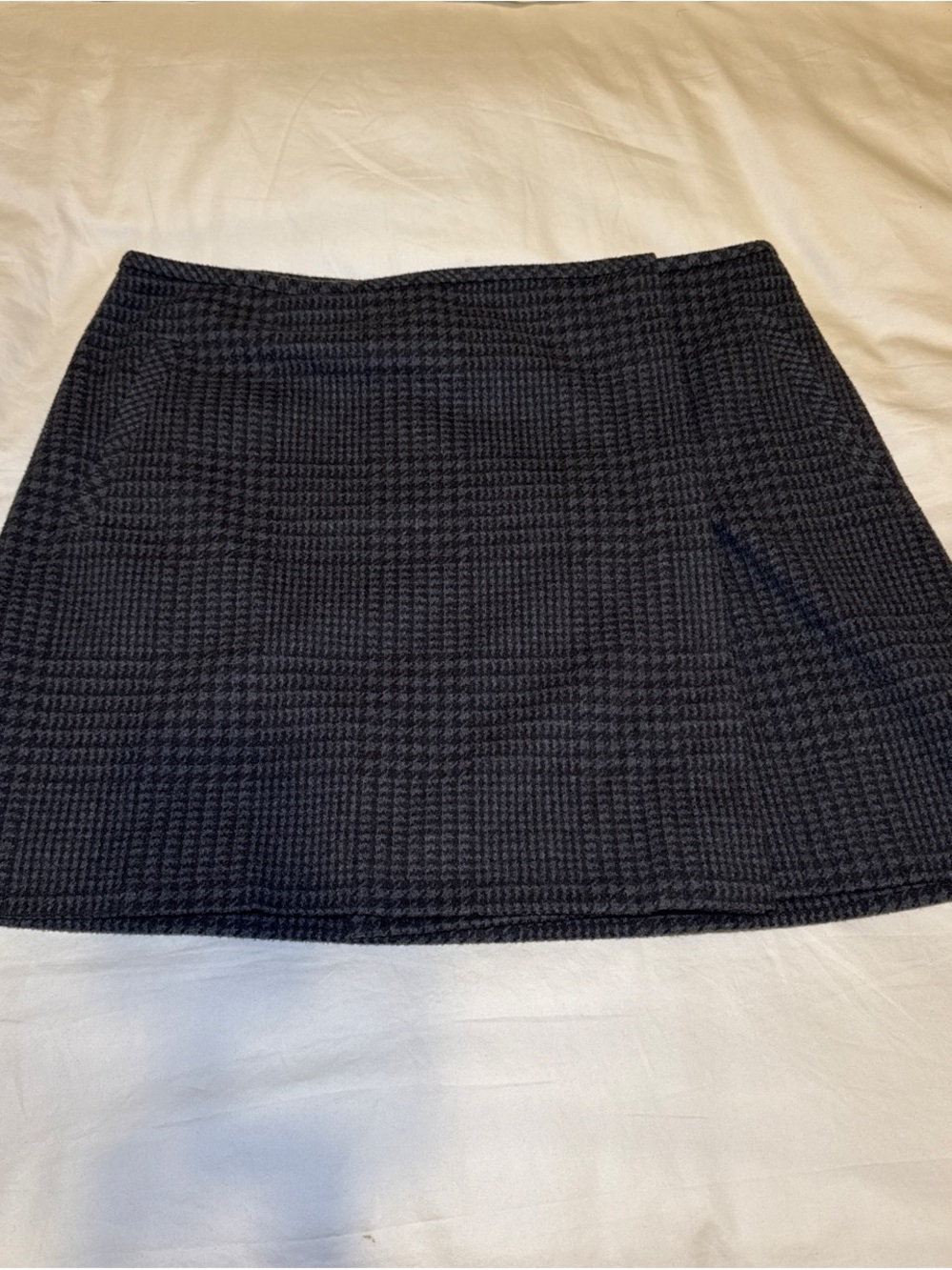 Banana Republic Black Houndstooth-Effect Mini Skirt